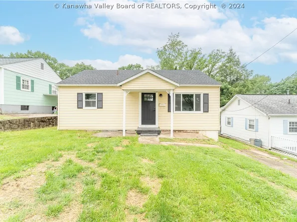 877 S Walnut St, Saint Albans, WV 25177