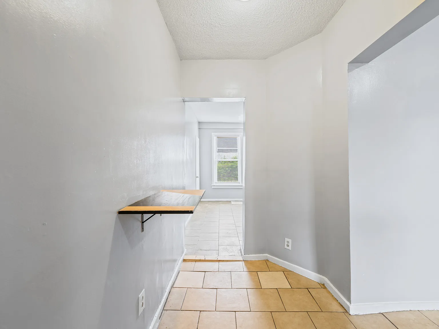 2 bed, 940 sqft, $1,650 — Photo 1