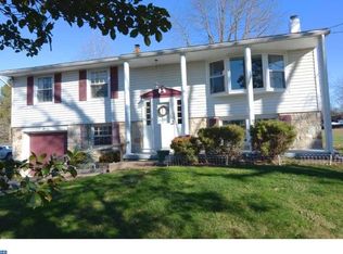 941 Shelbourne Rd, Reading, PA 19606