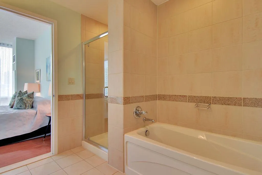 2 bed, 1335 sqft, $6,400 — Photo 3