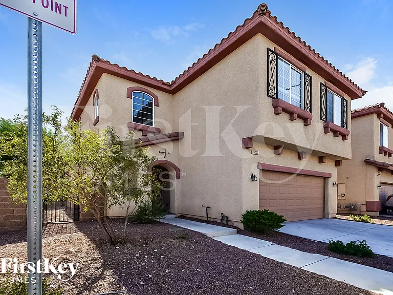 10552 Lessona St — Photo 2
