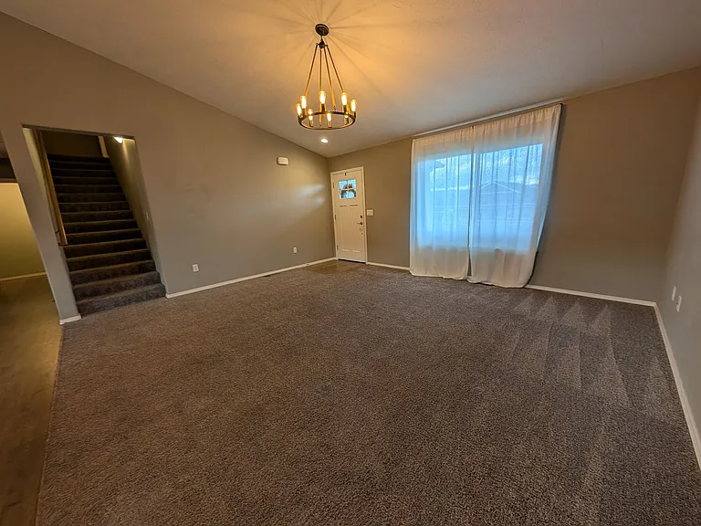 1724 Pioneer Dr — Photo 9