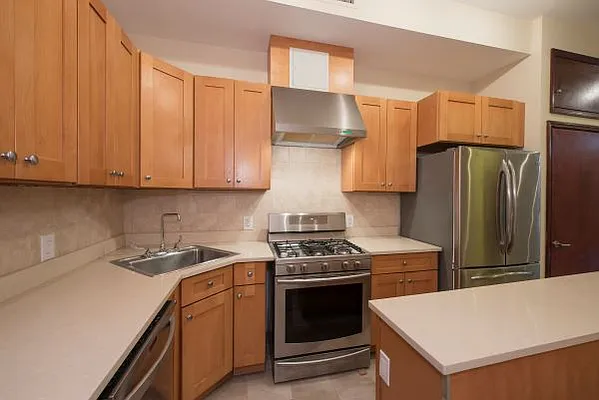 Rented by Perry Associates NYC Inc | media 6