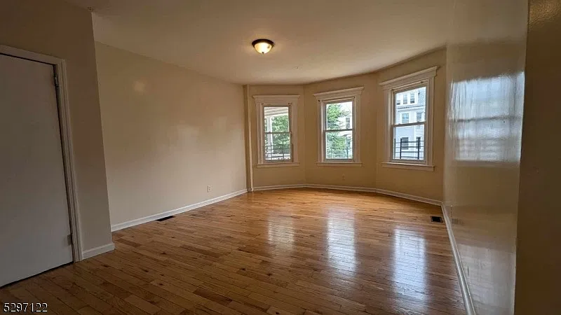 3 bed, $2,500 — Photo 2