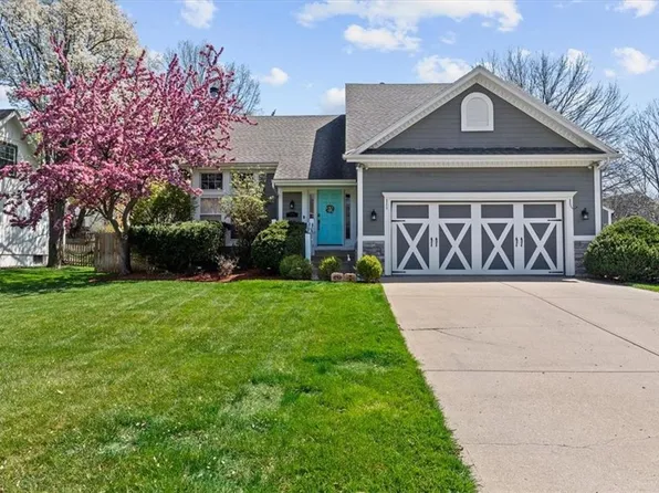 15209 Beverly St, Overland Park, KS 66223