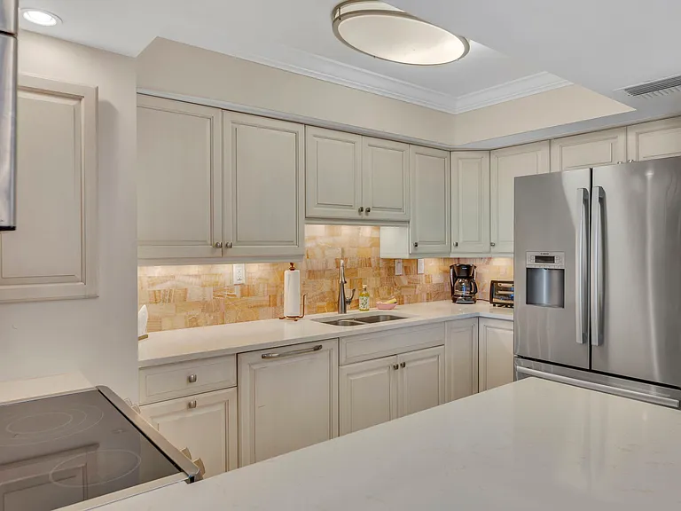 3443 Gulf Shore Blvd N #313 — Photo 9