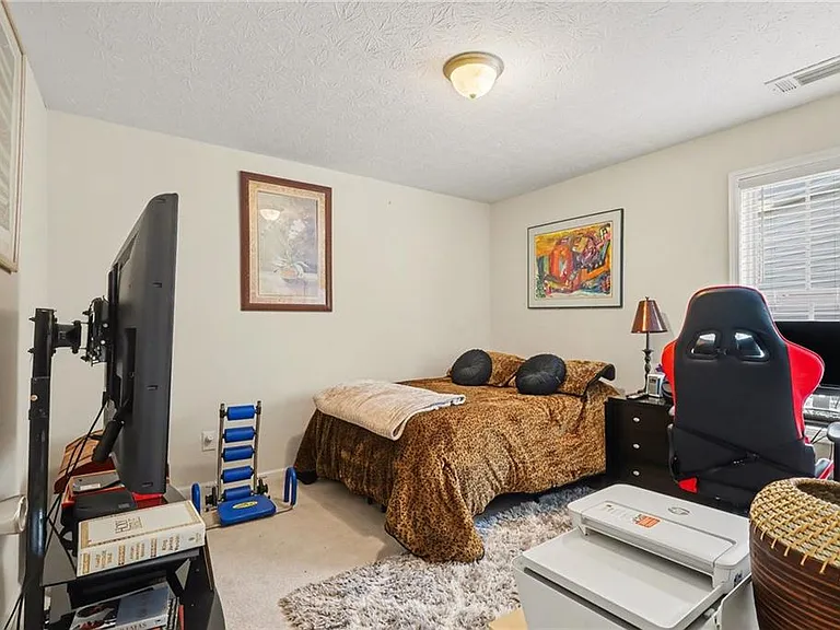6390 Shadow Sq — Photo 23