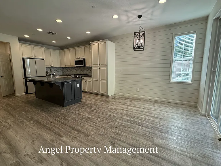 128 Dowd Ct — Photo 12