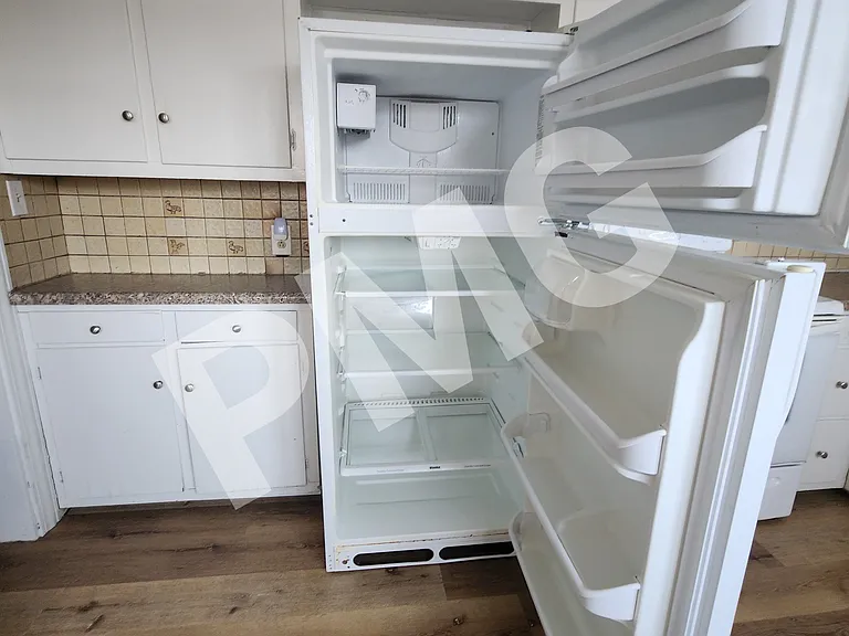kitchen/fridge