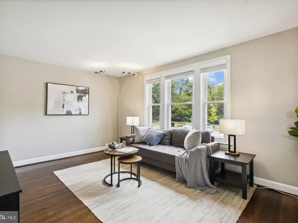 2714 S Troy St, Arlington, VA 22206