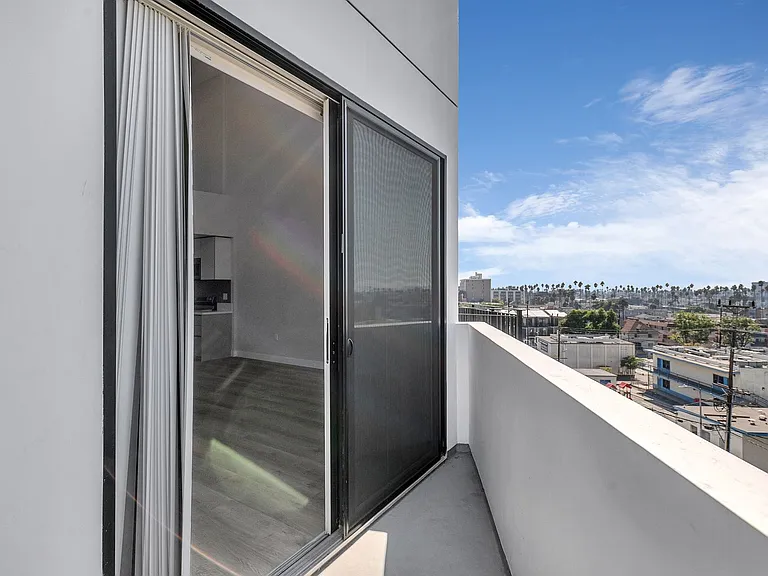825 Coronado-Building — Photo 110