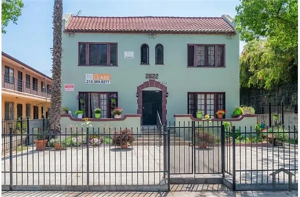 Photo 2 of 13 - 2622 Brighton Ave #12-1-2 - Los Angeles, CA Building Photo - 2622 Brighton Ave #12-1-2