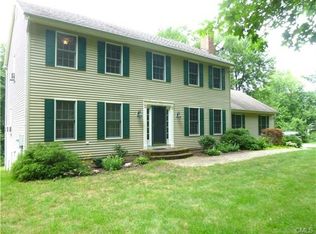 18 Wildlife Dr, New Milford, CT 06776