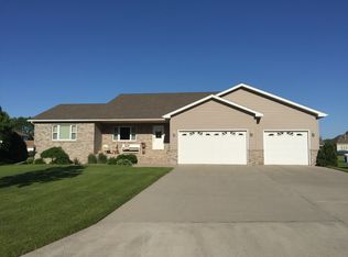 920 6th Ave SE, East Grand Forks, MN 56721