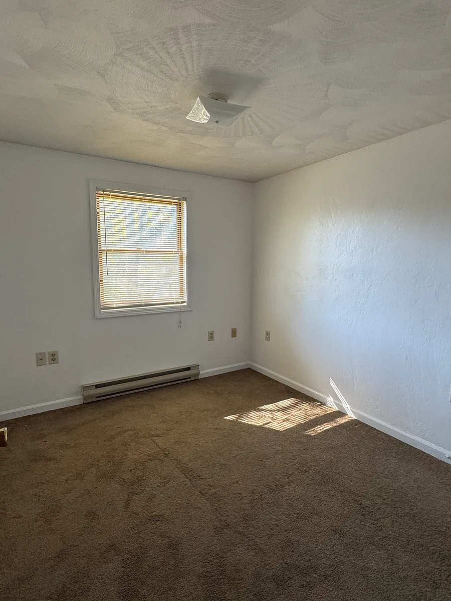 Primary Photo - 525 E Main St #A1