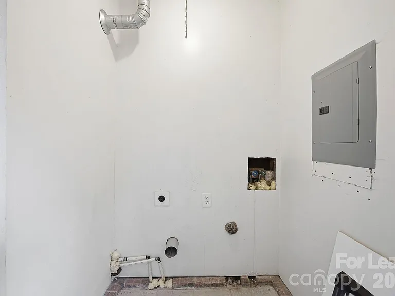 2727 Springway Dr — Photo 11