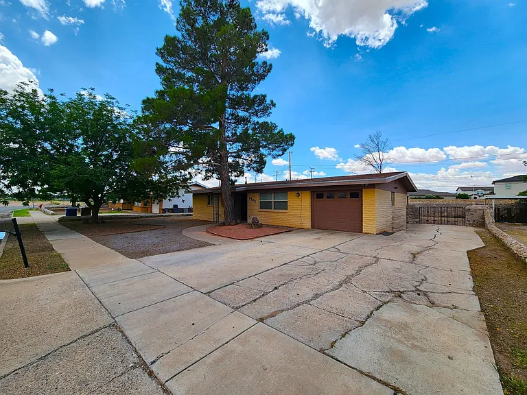 1795 Carlyle Dr — Photo 3