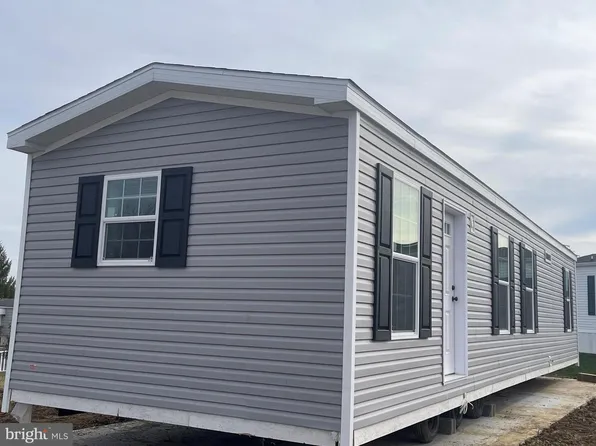 46 Center Ct, North Wales, PA 19454