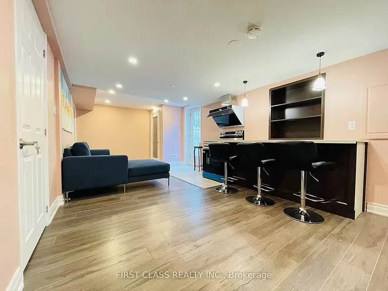 2100 Dunvegan Ave #BASEMENT — Photo 5