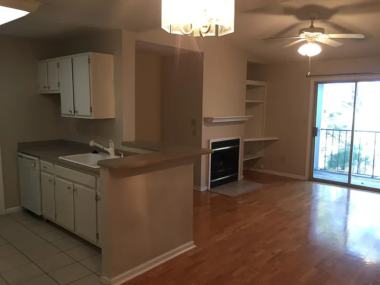 536 Granville Ct — Photo 7