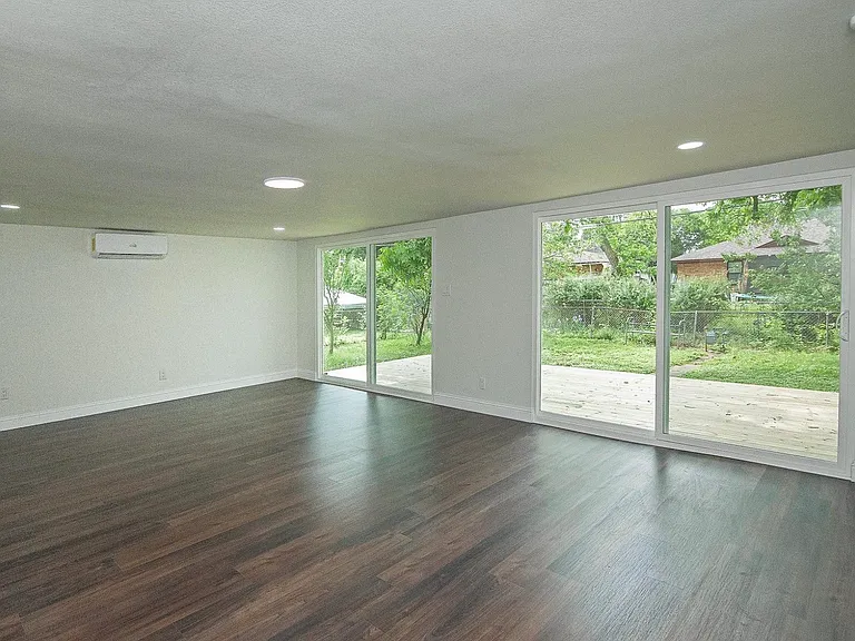 2608 Lockhart Ave — Photo 8