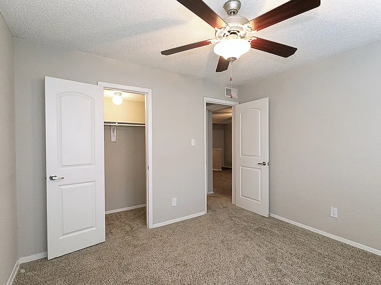 City Crest Apartments — Photo 128