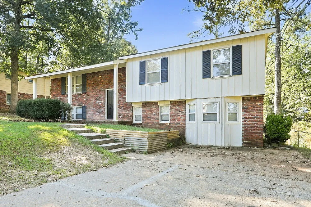 3 bed, 2.0 bath, 1246 sqft, $1,695 — Photo 1
