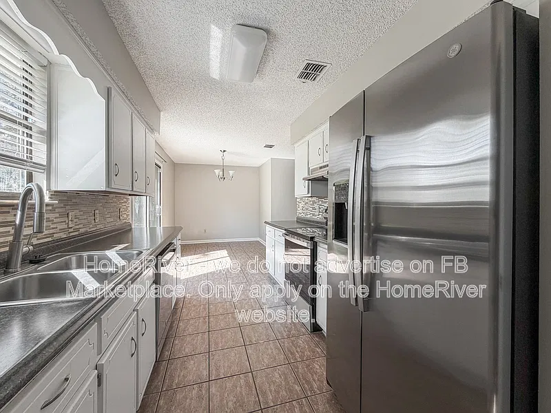 3 bed, 2.0 bath, 1392 sqft, $1,855 — Photo 4