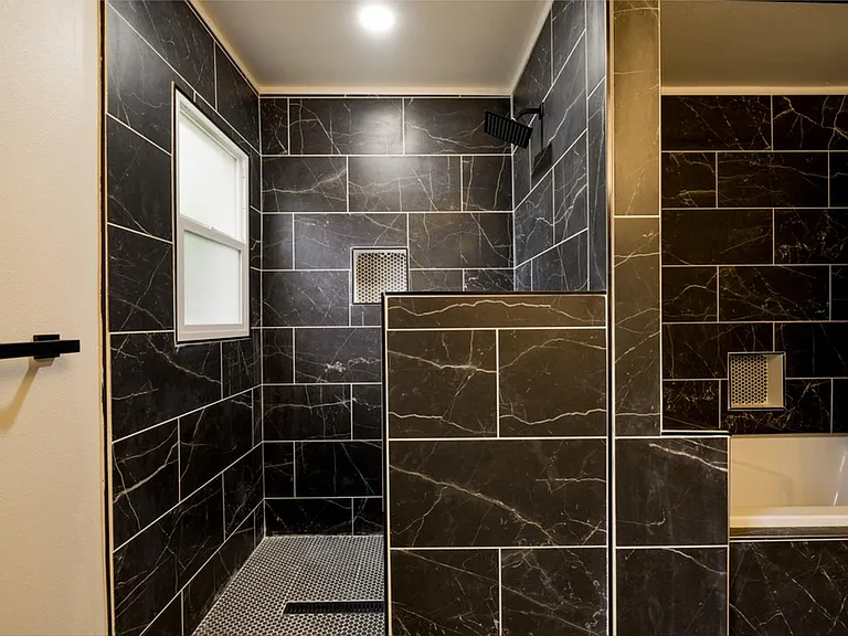 6389 N Commercial Ave — Photo 18