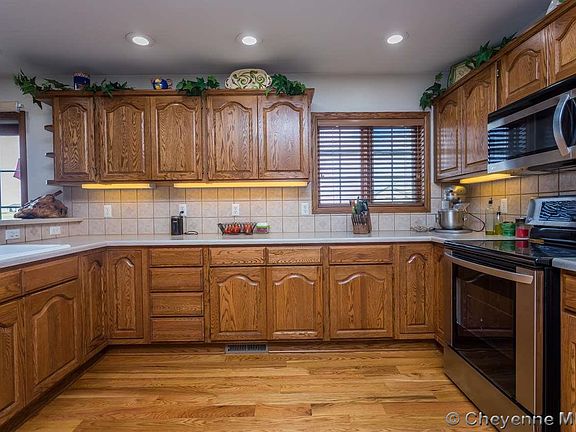 5th image of 2082 Canyon Dr
