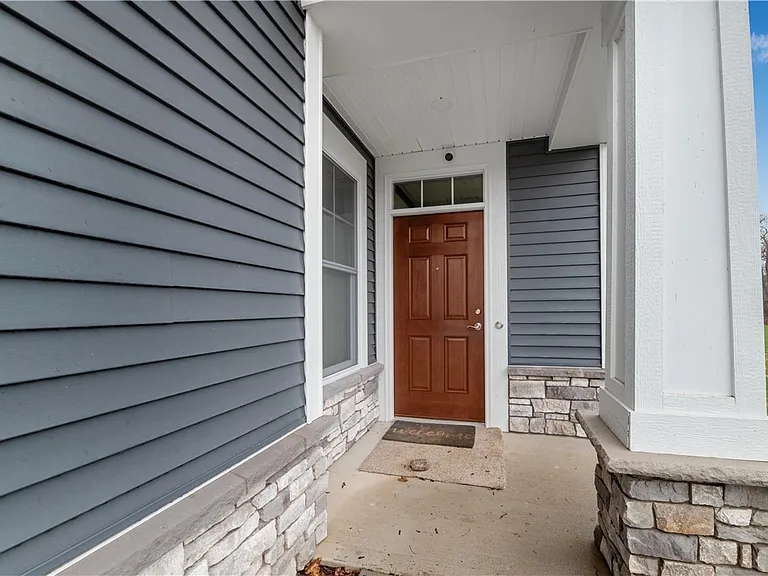 1352 Creeks Edge Dr — Photo 2