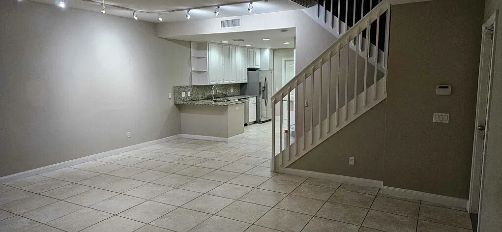 3 bed, 2.5 bath, 1611 sqft, $2,400 — Photo 1