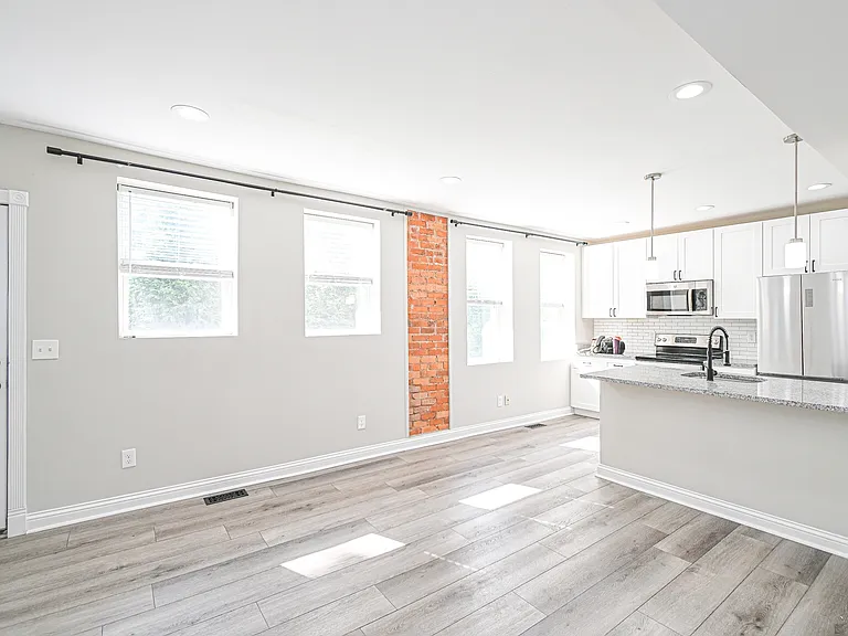 2823 Ashland Ave — Photo 8