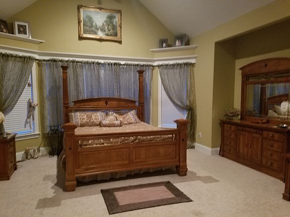 Master w/ bay window