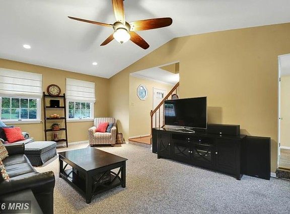 4th image of 2091 Hammond Ave