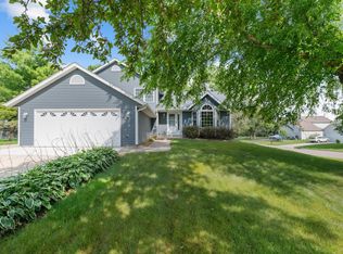 1120 Overlook Dr, Chaska, MN 55318