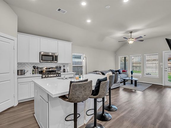 4th image of 2622 Prairie Star Ln