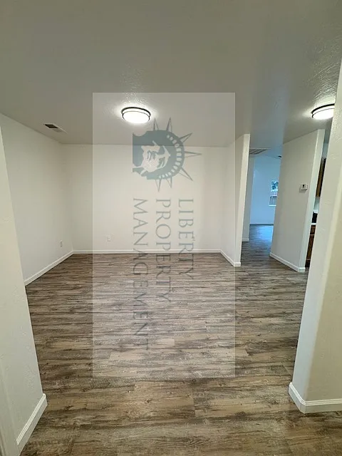 3 bed, 1861 sqft, $2,195 — Photo 4