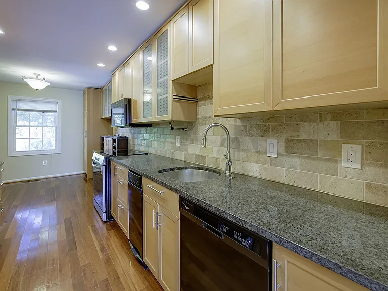7518 Westlake Ter — Photo 18