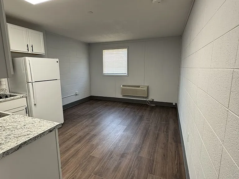 104 S Main St — Photo 39