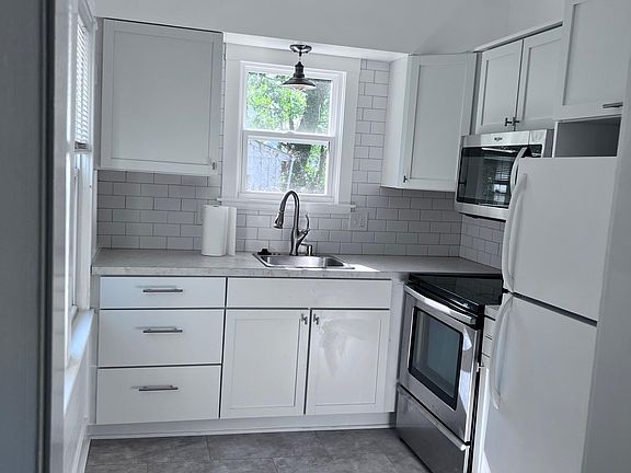 3rd image of 1306 Lakeland Ave #2