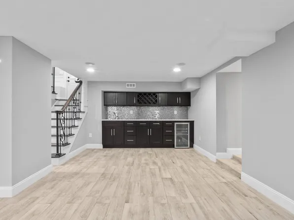 54 Lawton Avenue image 17 of 26