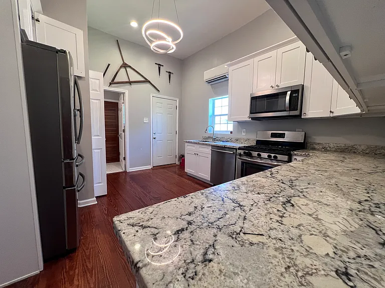 1530 Monroe St #1530 — Photo 11
