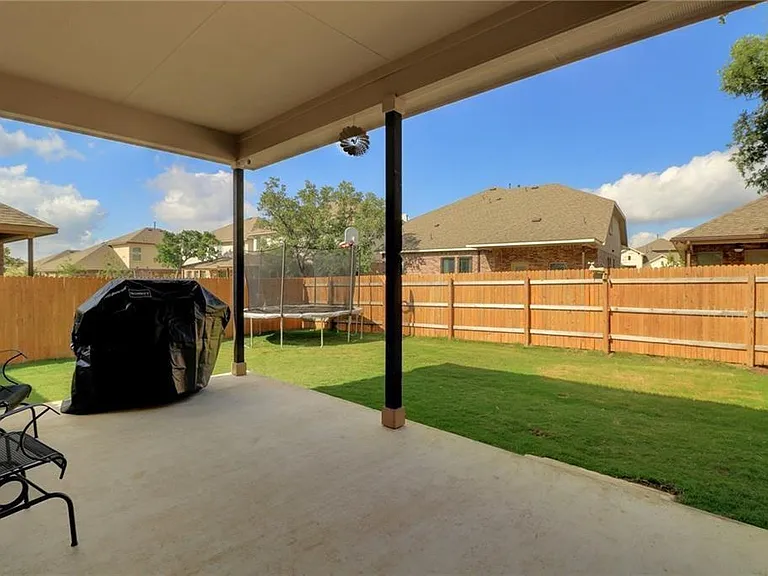 2433 Lyla Ln — Photo 16