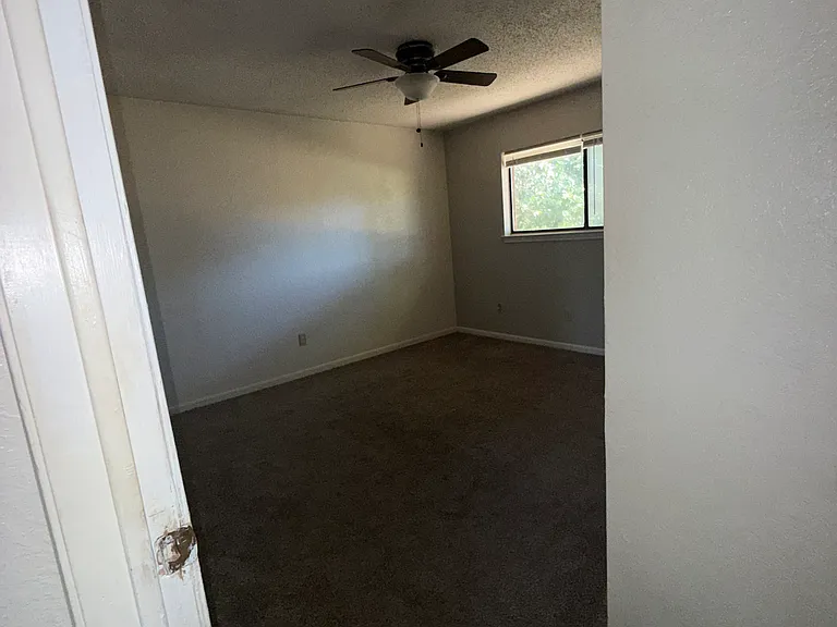 933 Edwards St — Photo 3