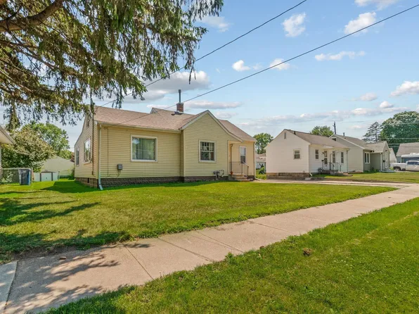 922 E Mitchell Ave, Waterloo, IA 50702