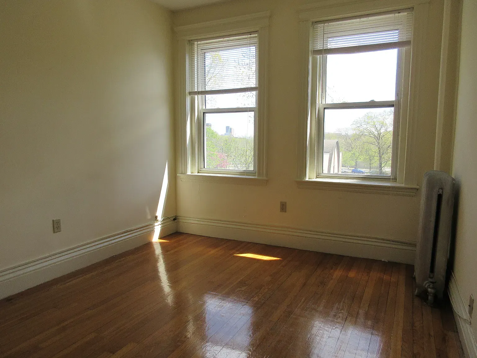 56 Queensberry St — Photo 2
