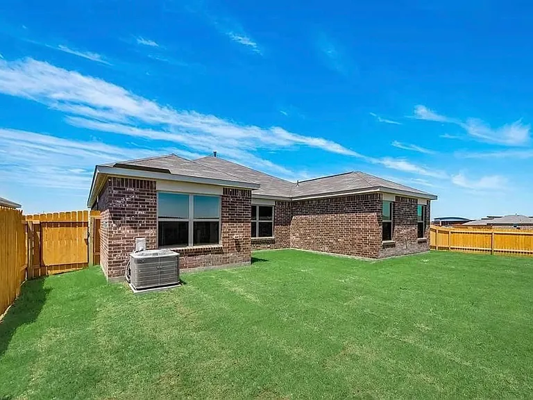 3055 Chillingham Dr — Photo 4