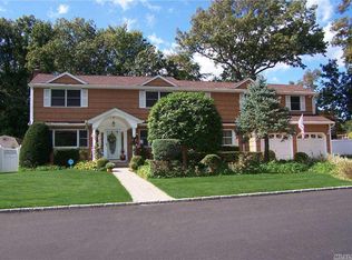 122 Arlington Rd, Ronkonkoma, NY 11779
