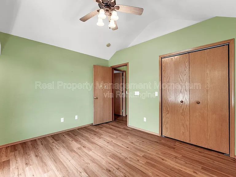 1111 W Poplar — Photo 18